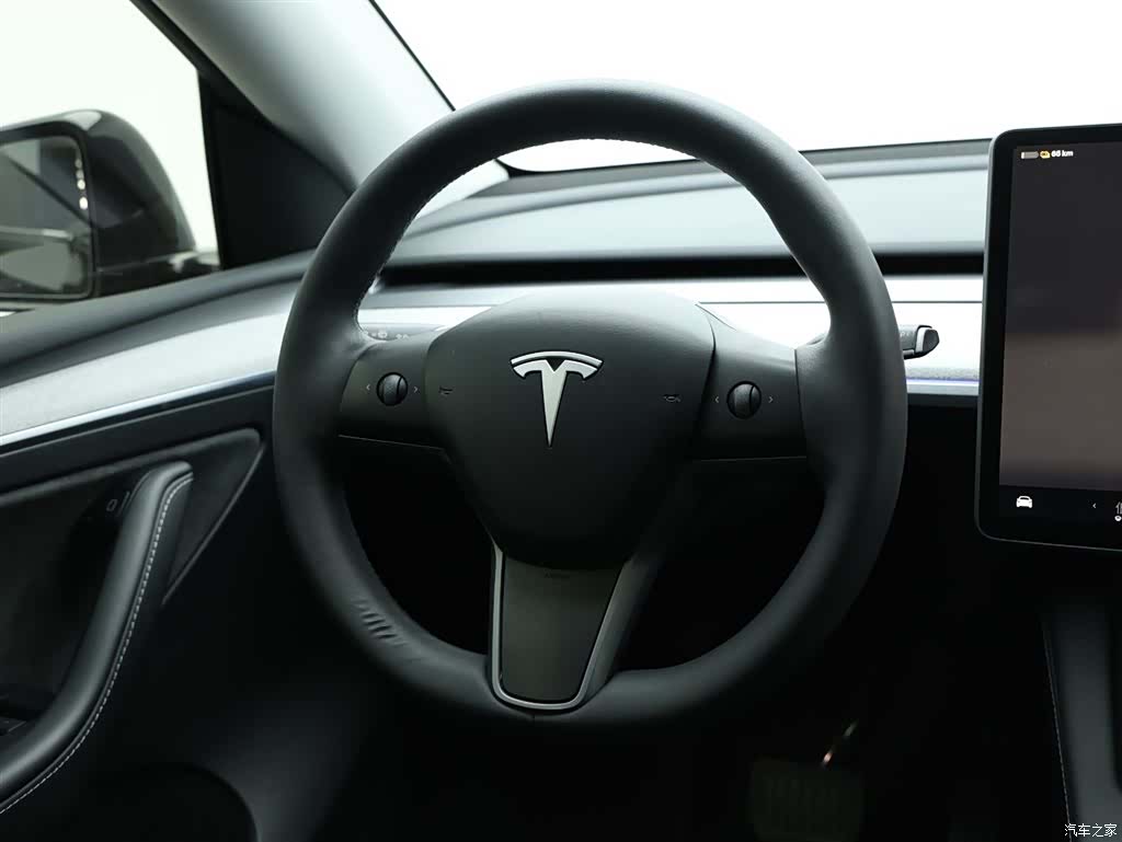 Tesla Model Y, 2023 17