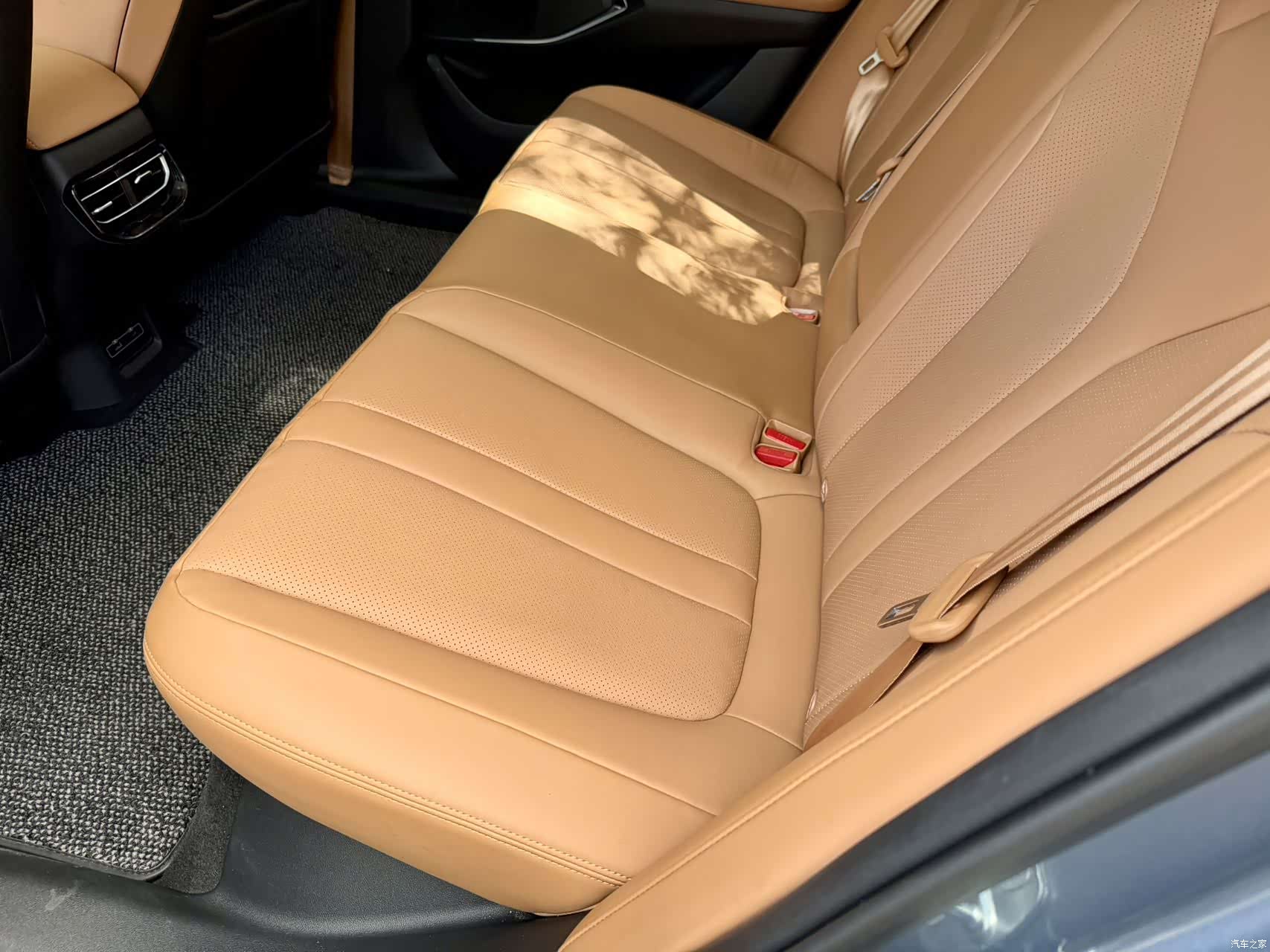 Xpeng P5, 2022 10