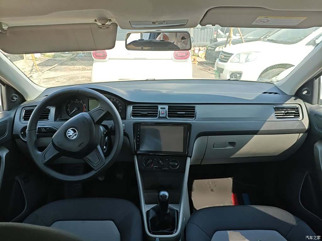 Skoda Rapid, 2017 10