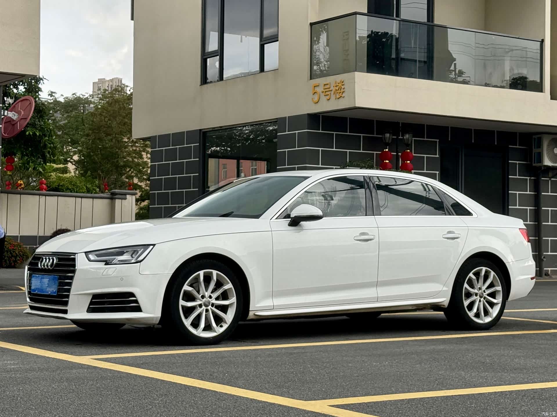 Audi A4L, 2017 1