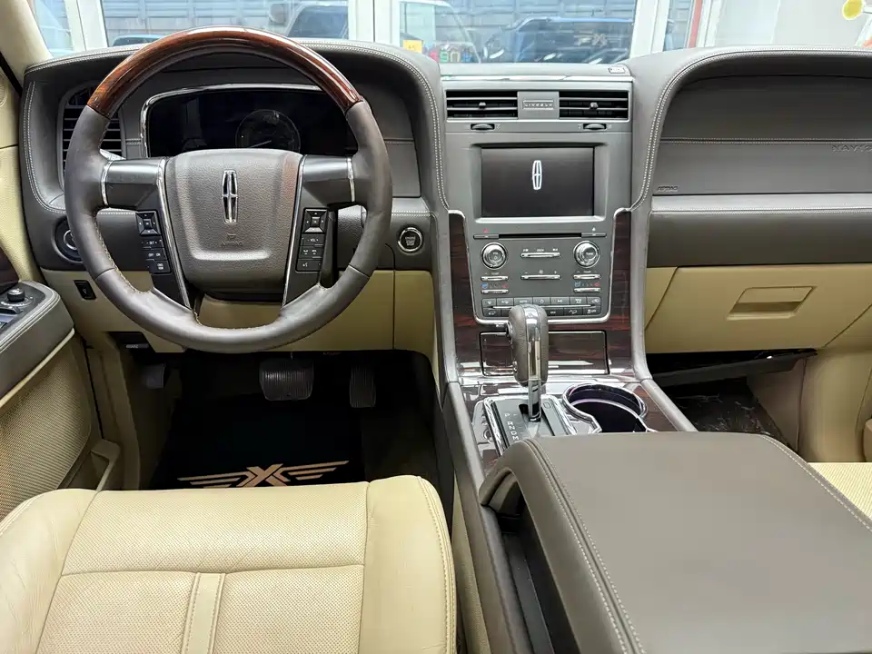 Lincoln Navigator