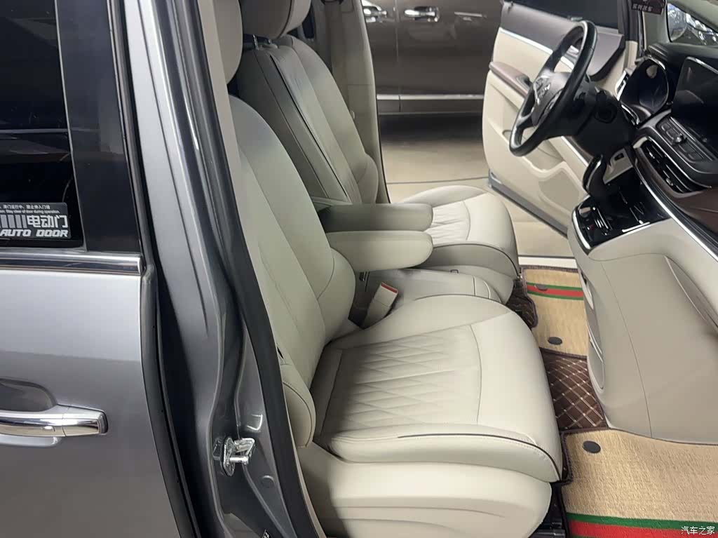 Buick GL8, 2021 3