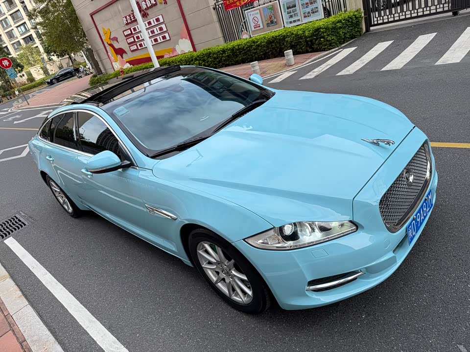 Jaguar XJ