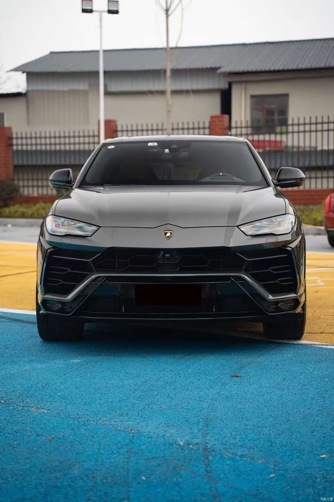 Lamborghini Urus, 2022 2