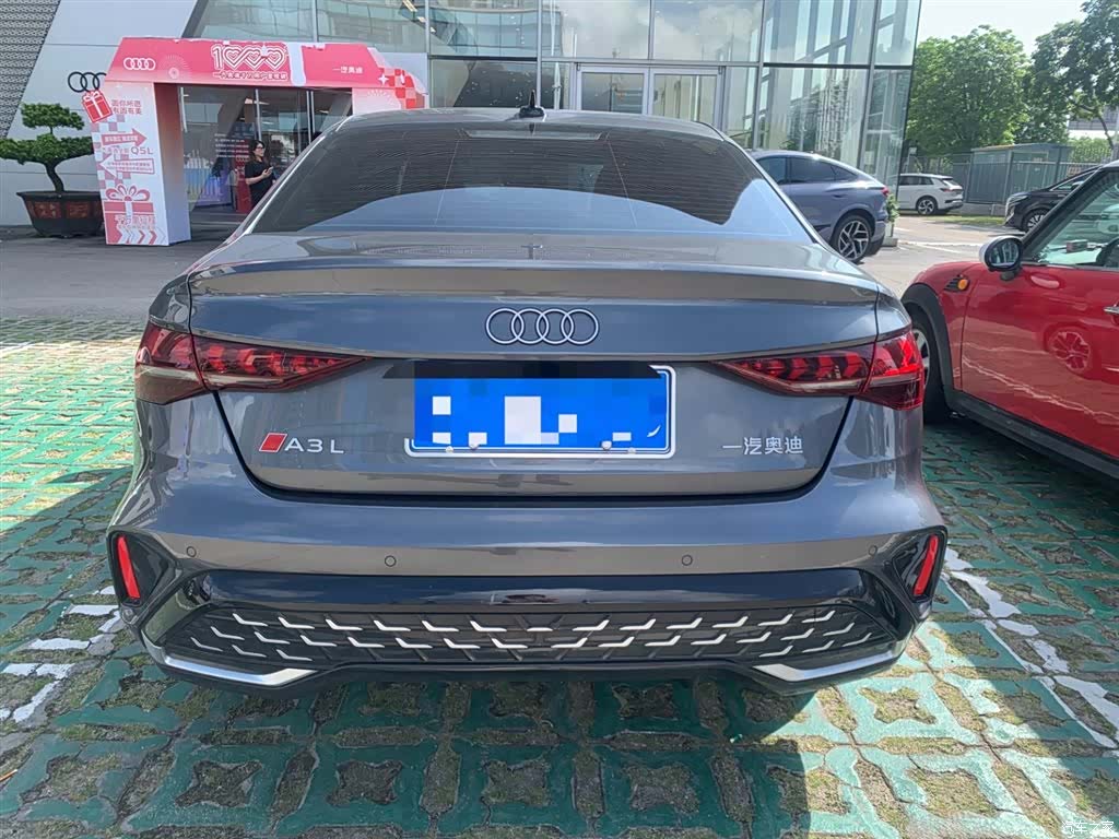 Audi Flying Spur, 2025 3