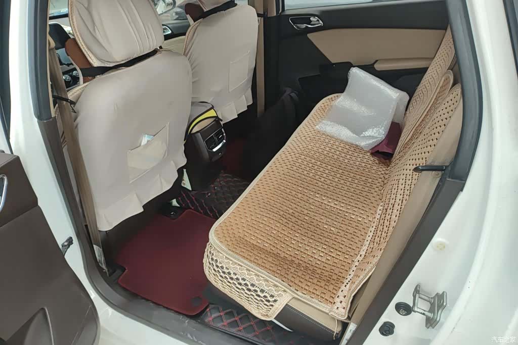 Wuling 310W, 2019 11