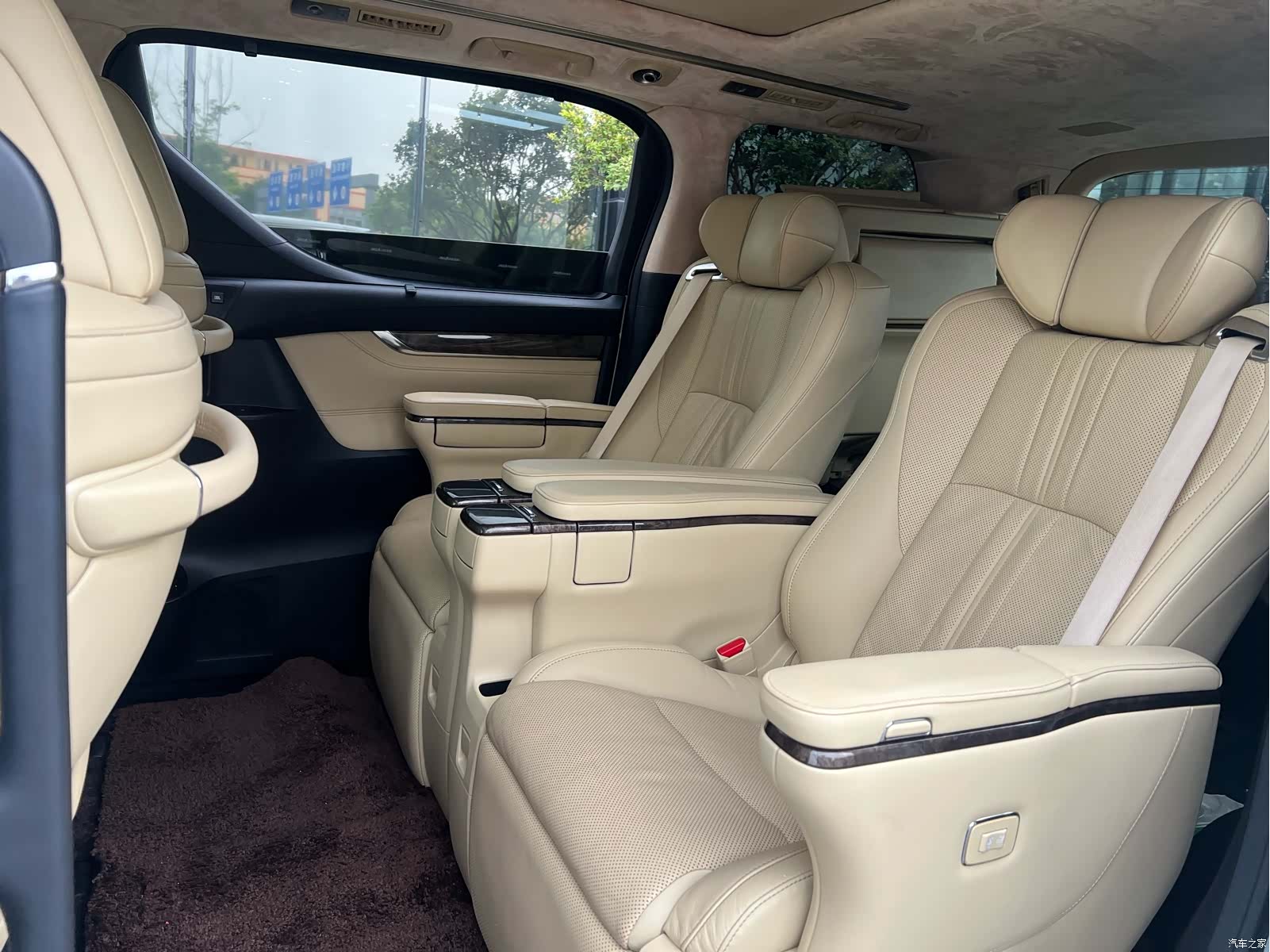 Toyota Alphard, 2018 3