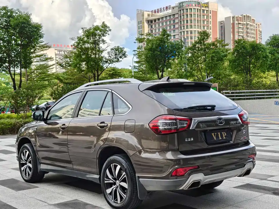 BYD S7