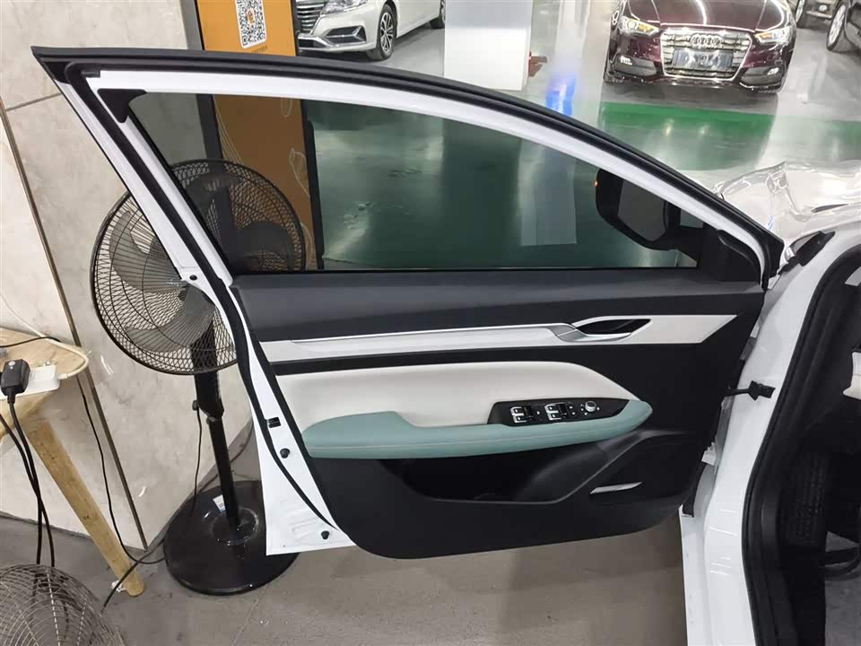 Geely Emgrand L HiP Geely Emgrand L HiP