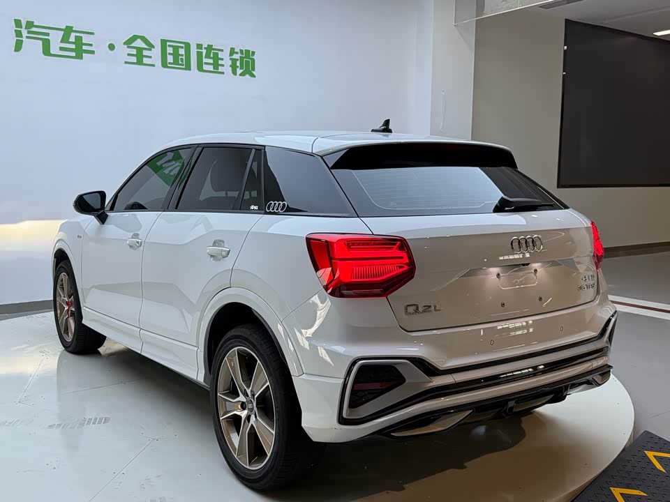 Audi Q2L