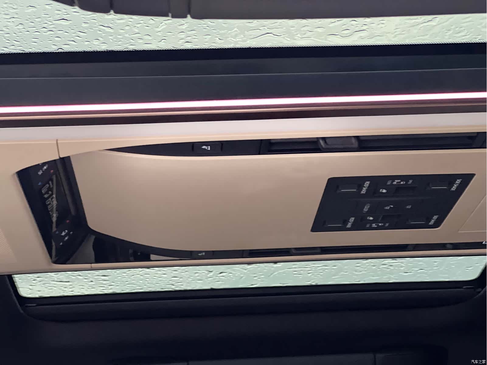 Toyota Alphard, 2024 20