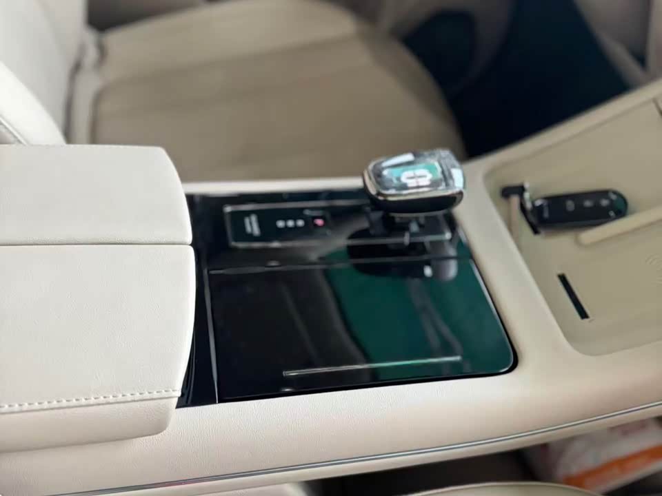 AITO Ask the world M7