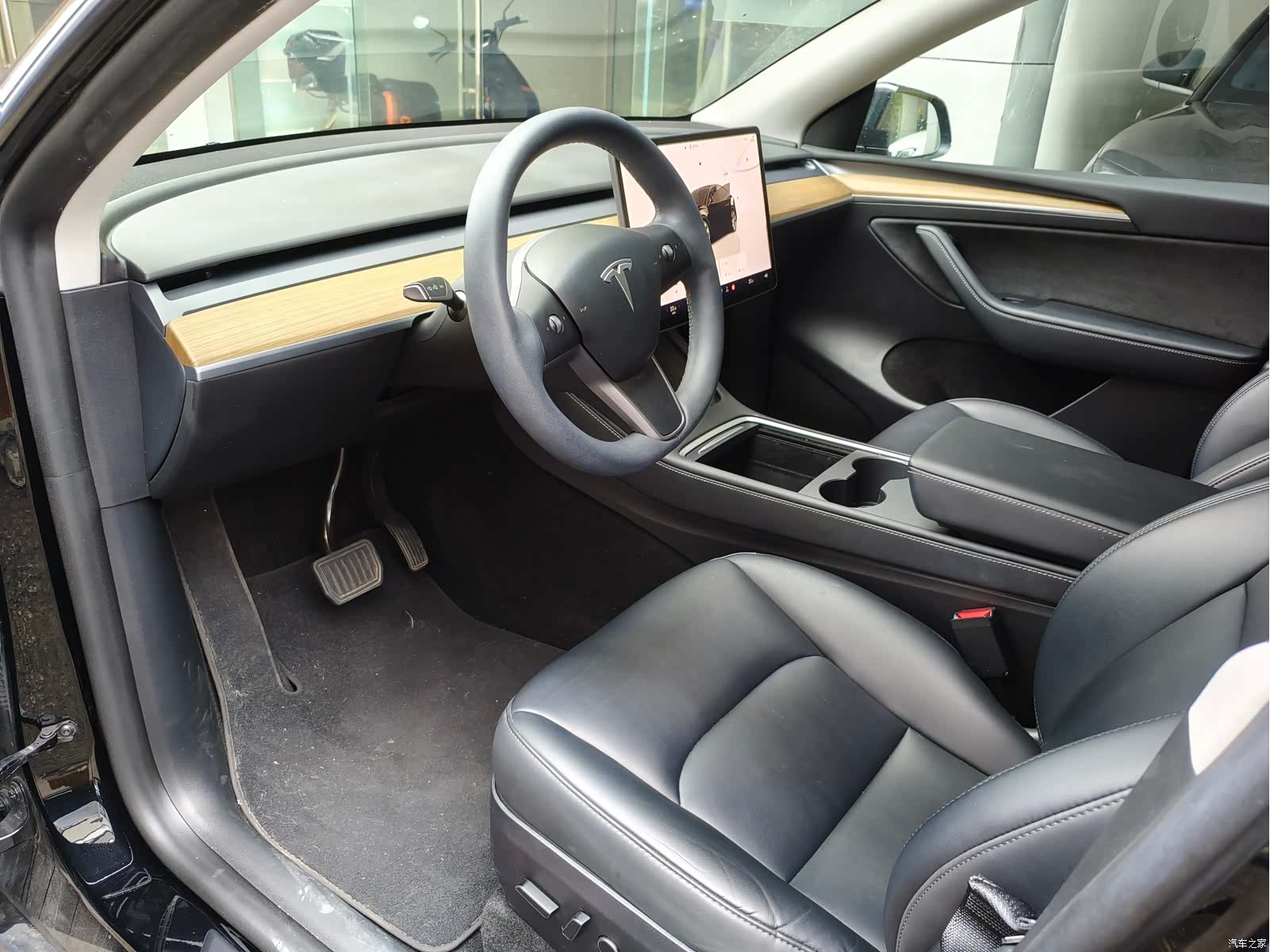 Tesla Model Y, 2023 9
