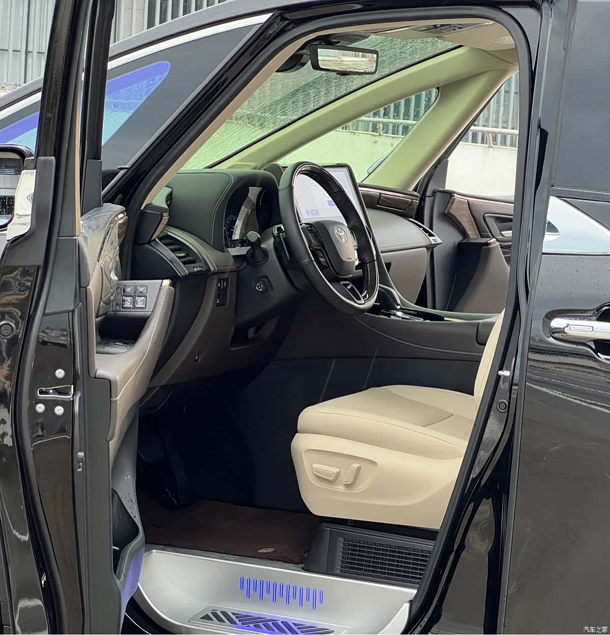 Toyota Alphard, 2024 4