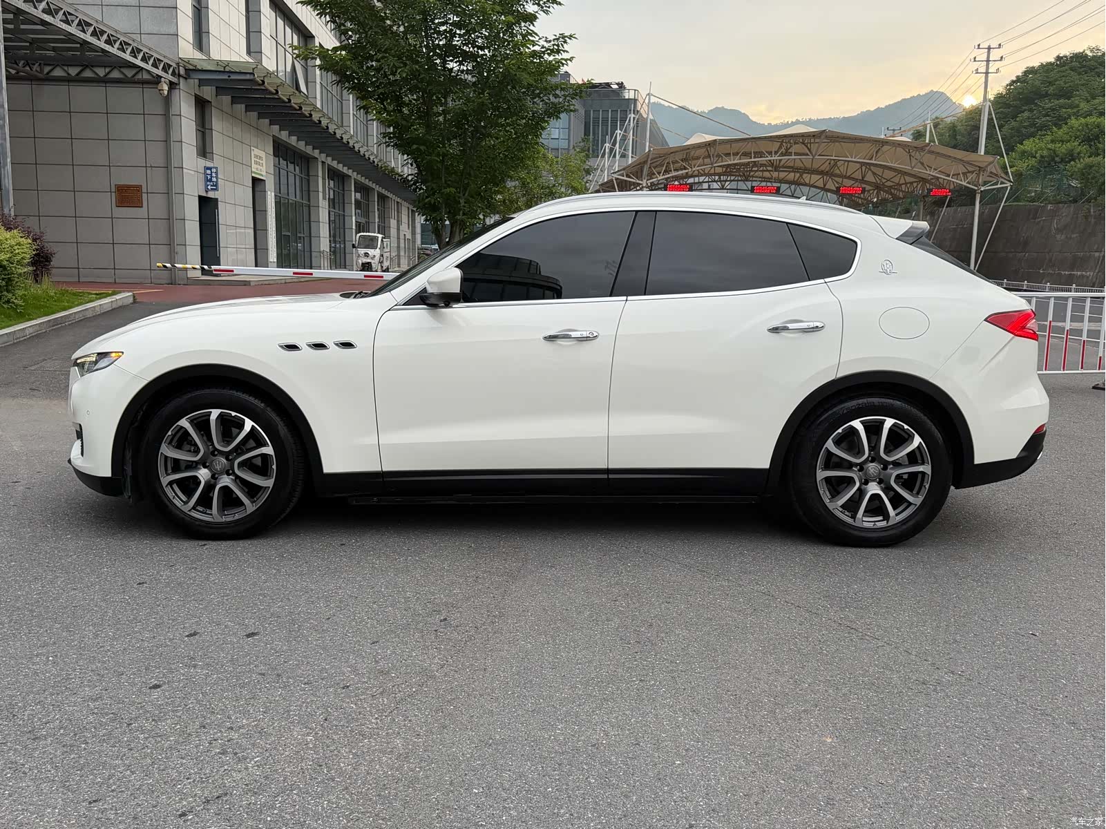 Maserati Levante, 2019 16