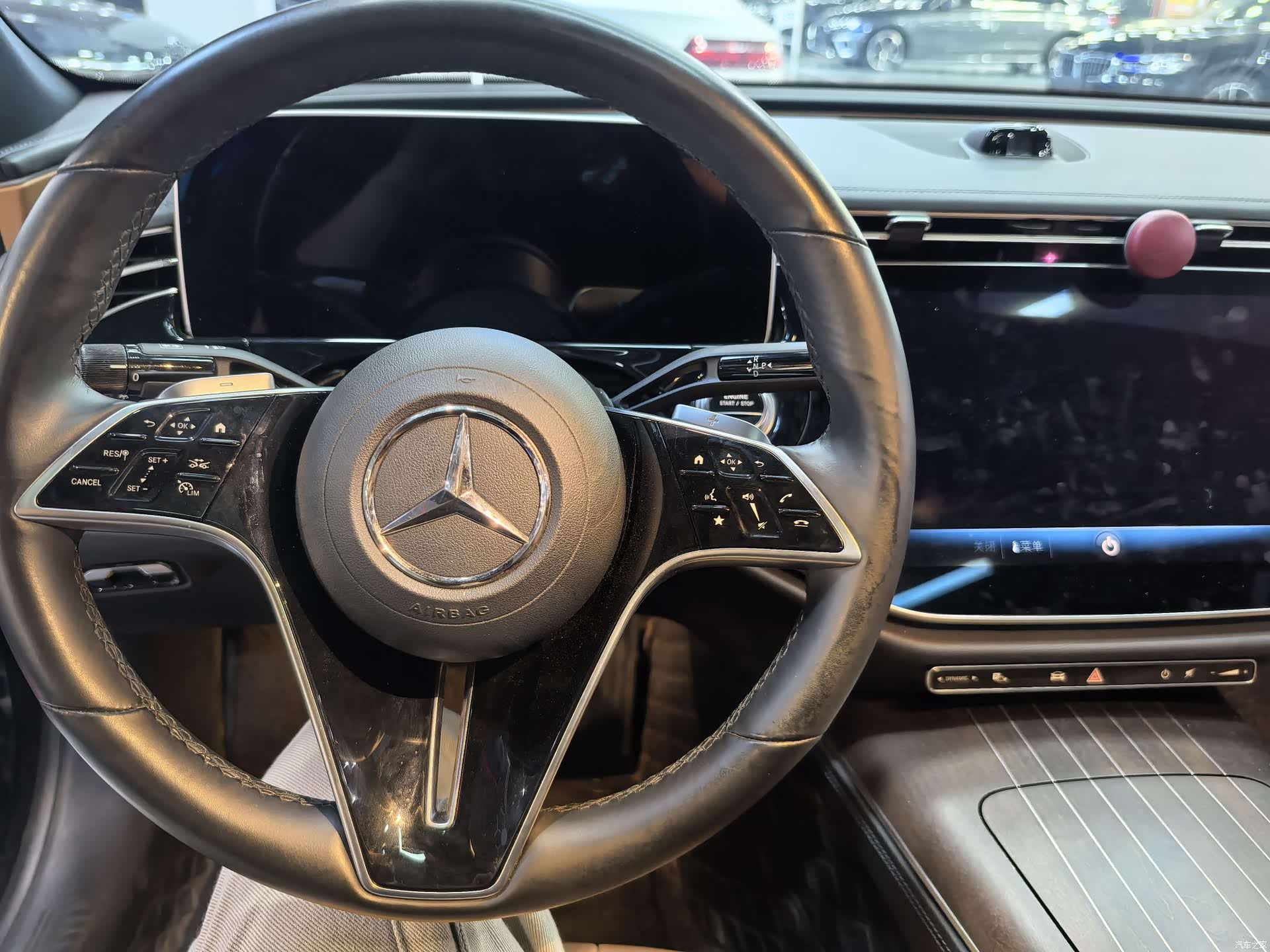 Mercedes-Benz E-Class, 2024 10