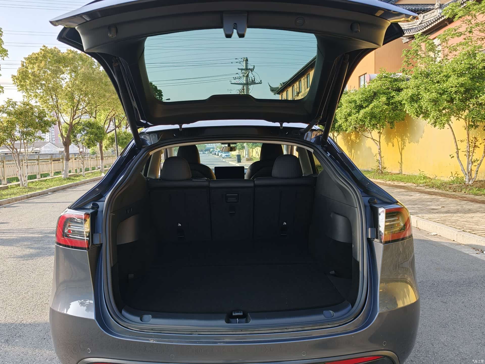 Tesla Model Y, 2023 14