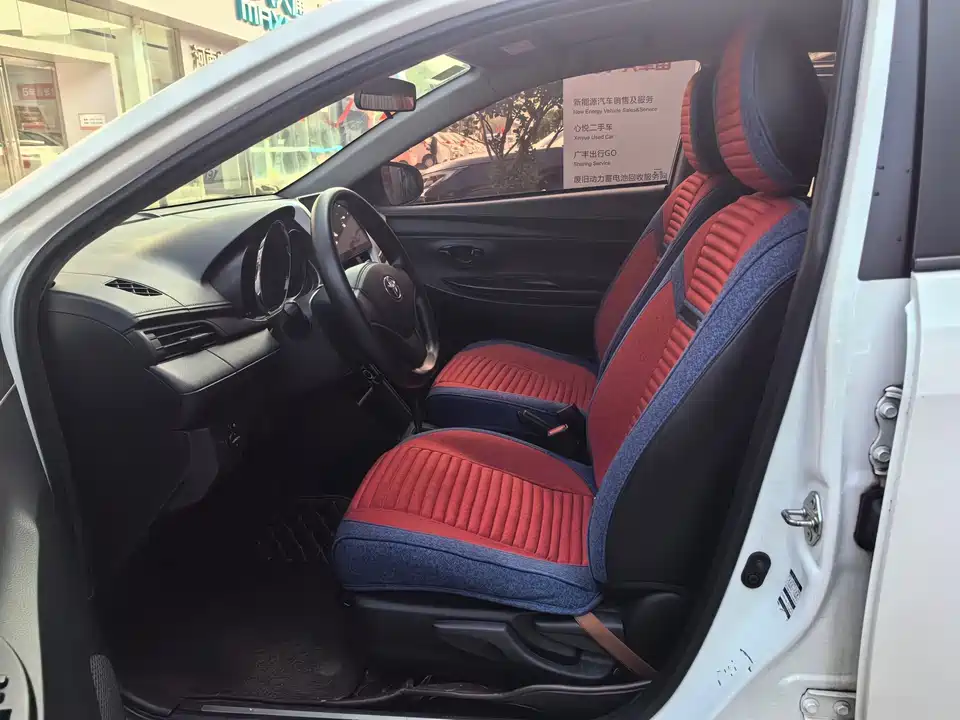 Toyota YARiS L to enjoy