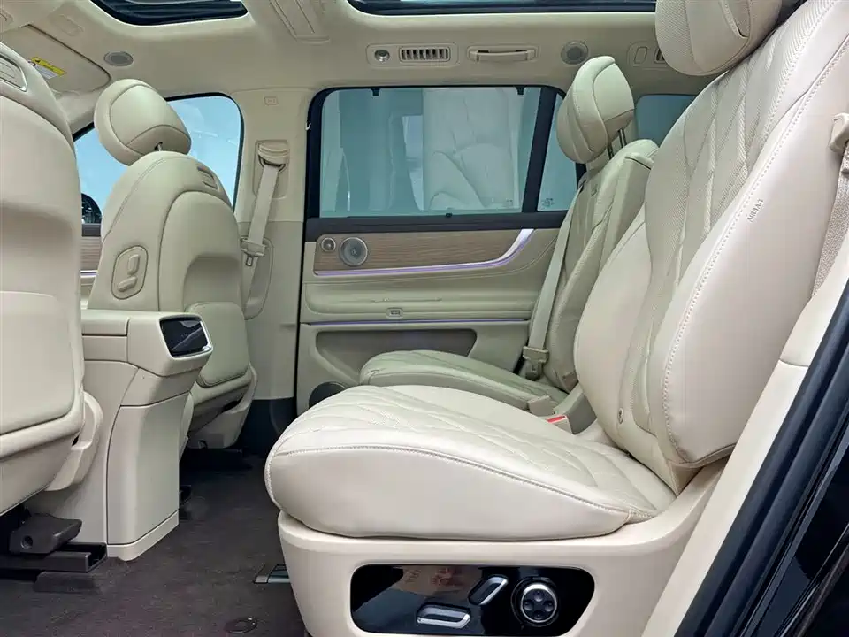 AITO Ask the world M9