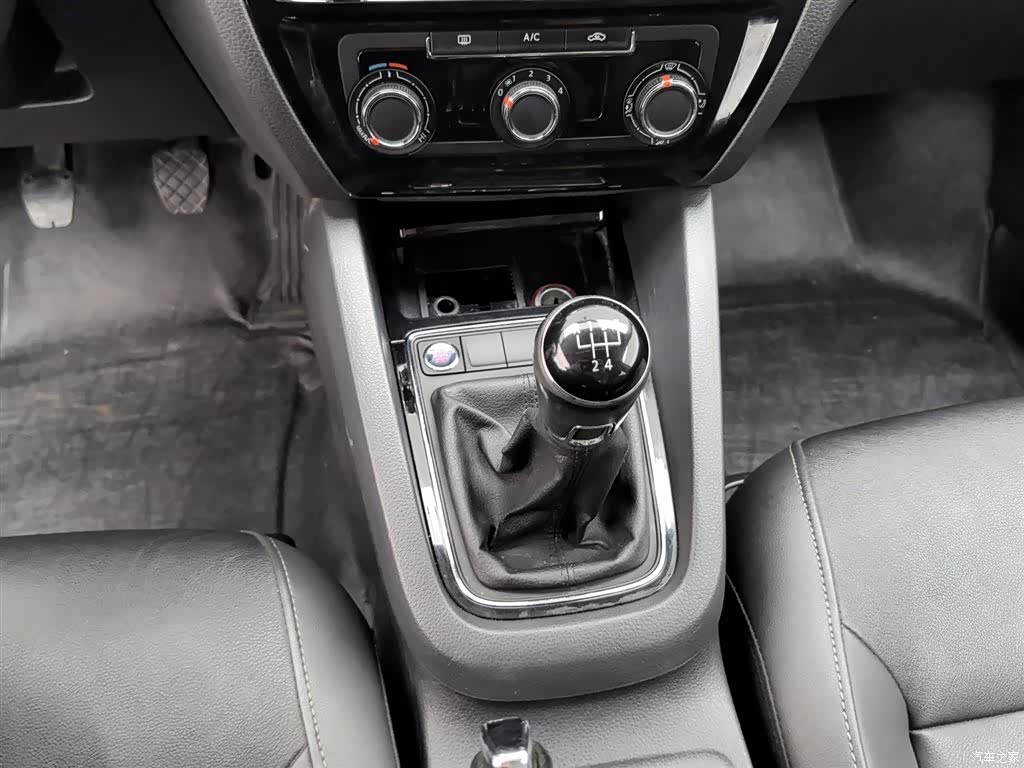 Volkswagen Sagitar, 2017 13