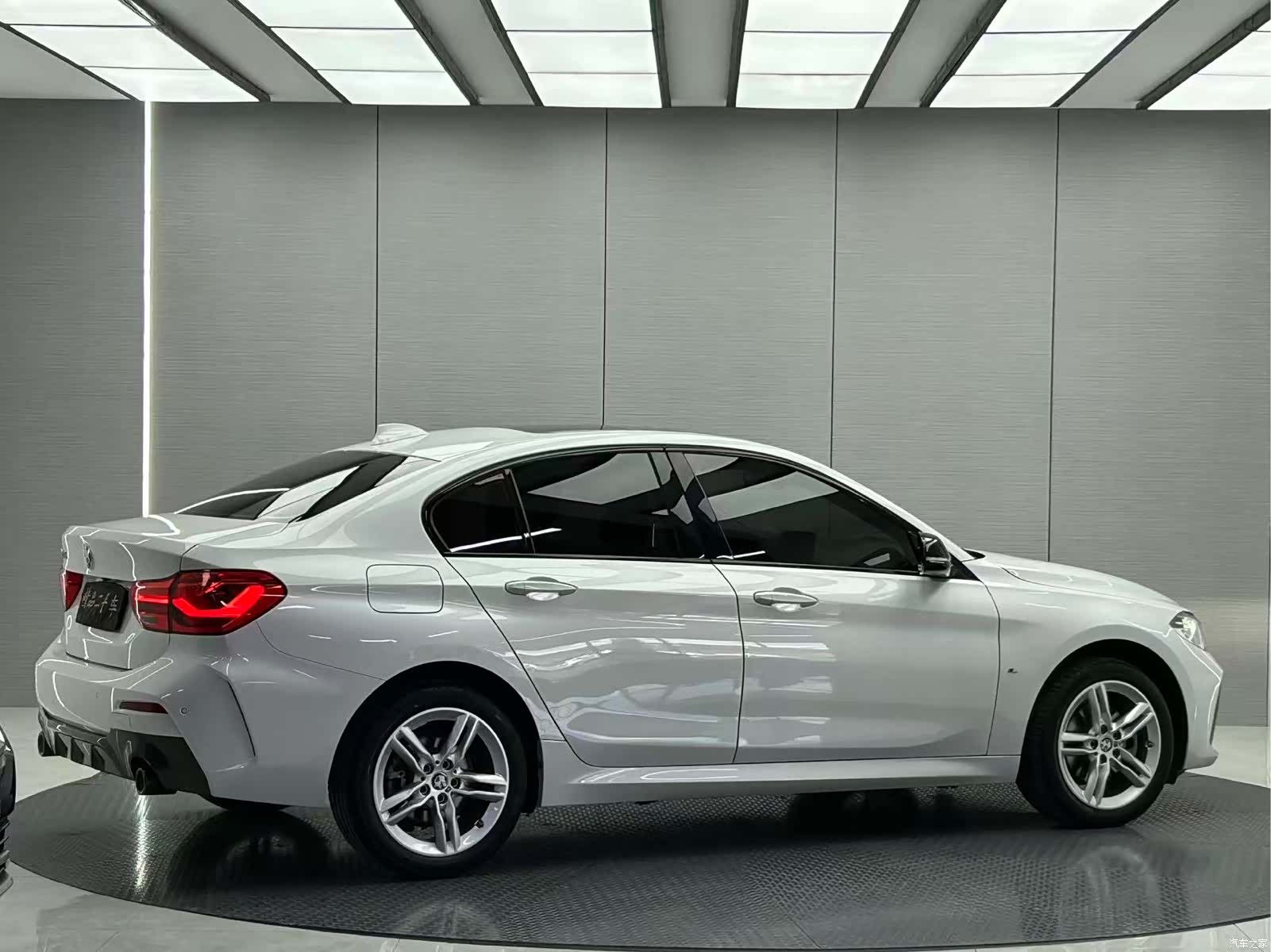 BMW 1 Series, 2022 все фото