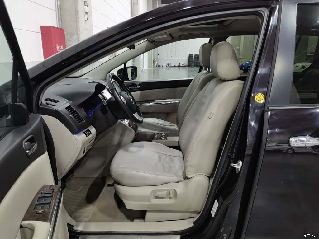 Mazda 8, 2013 10