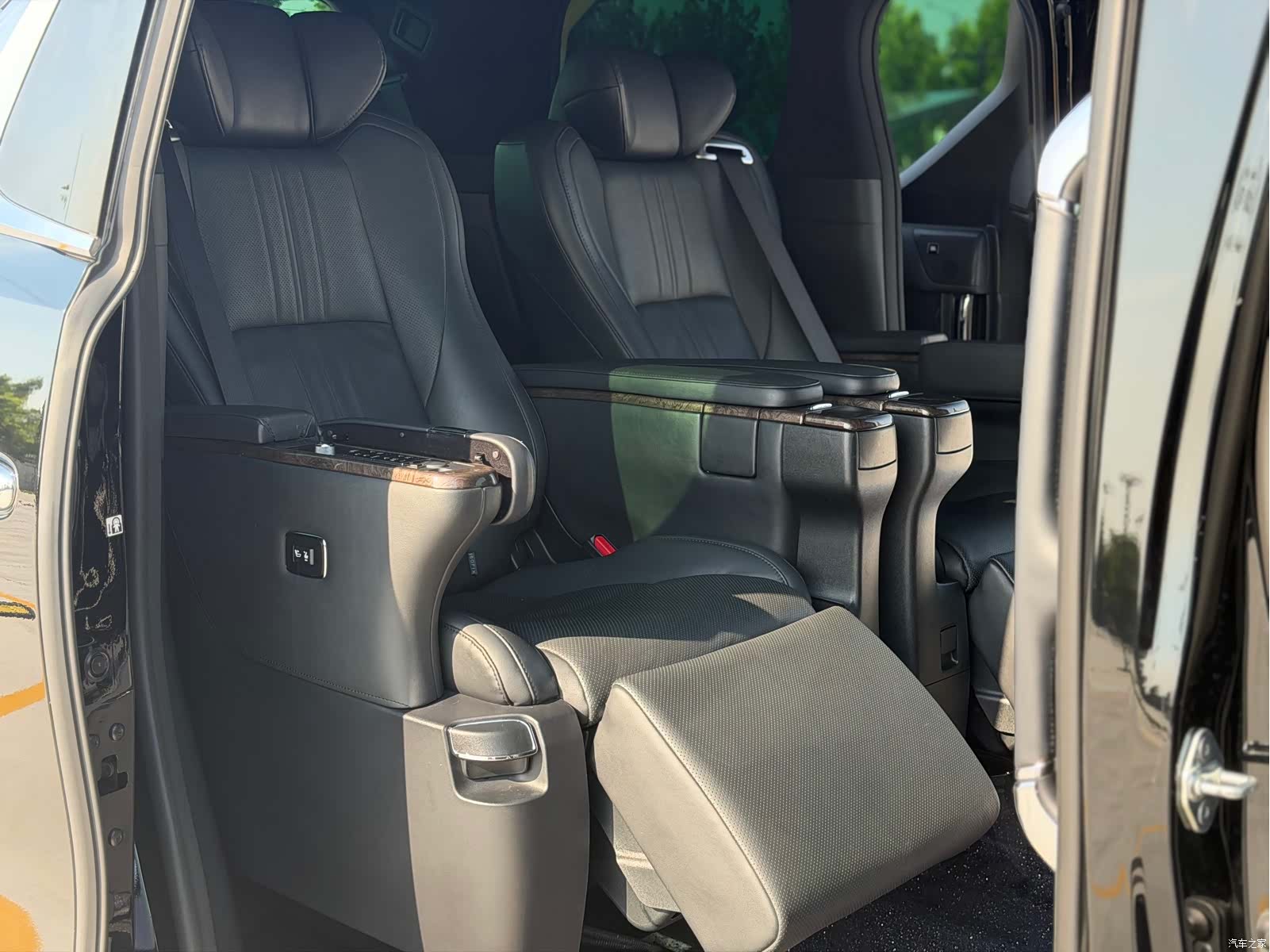 Toyota Vellfire, 2023 13
