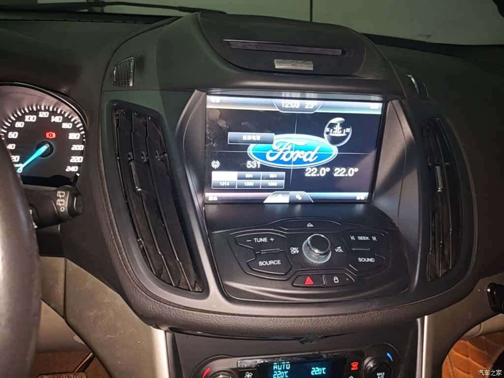 Ford Kuga, 2015 13