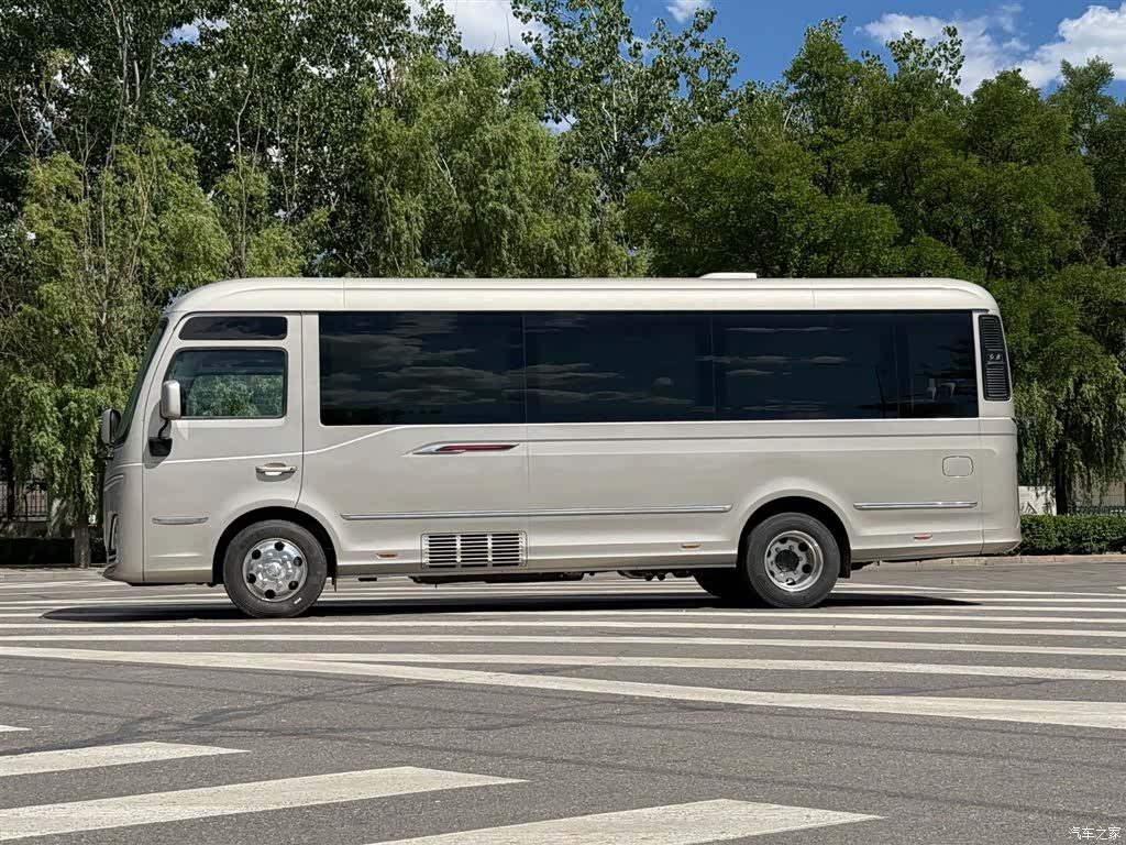 Hongqi 17, 2024 4