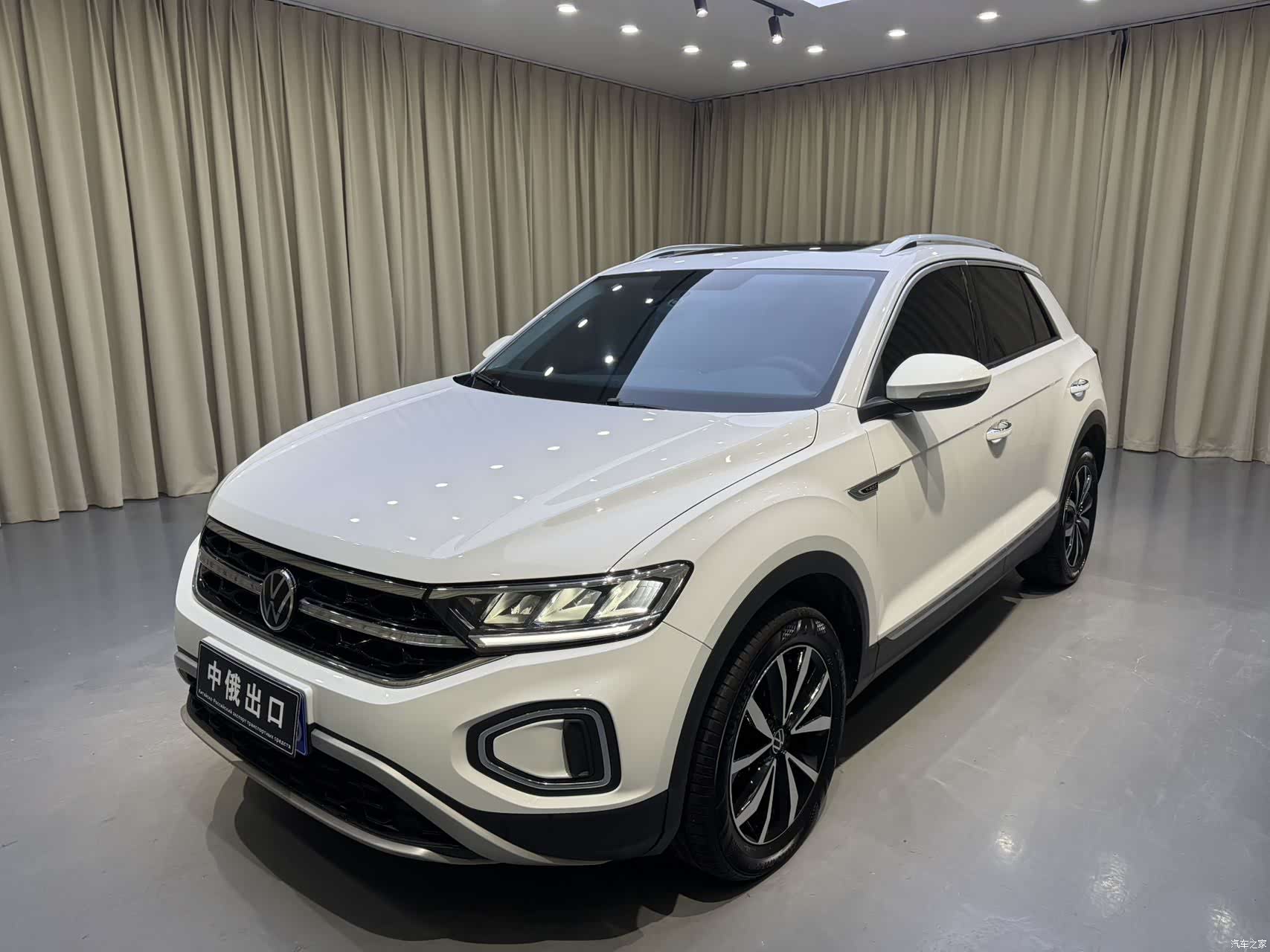 Volkswagen T-ROC, 2023 1