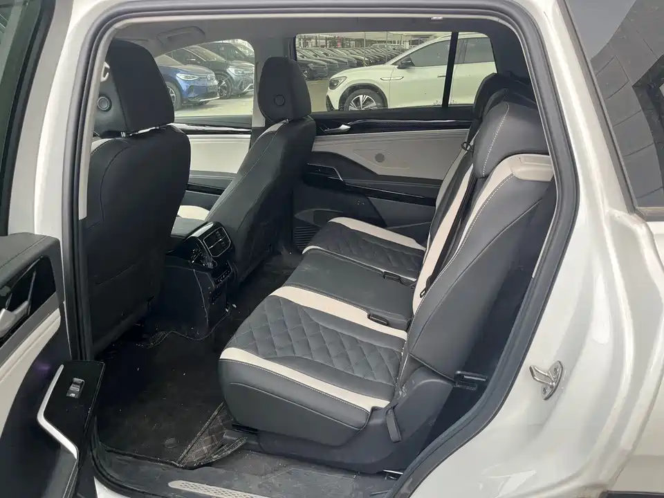 Volkswagen ID.6 CROZZ