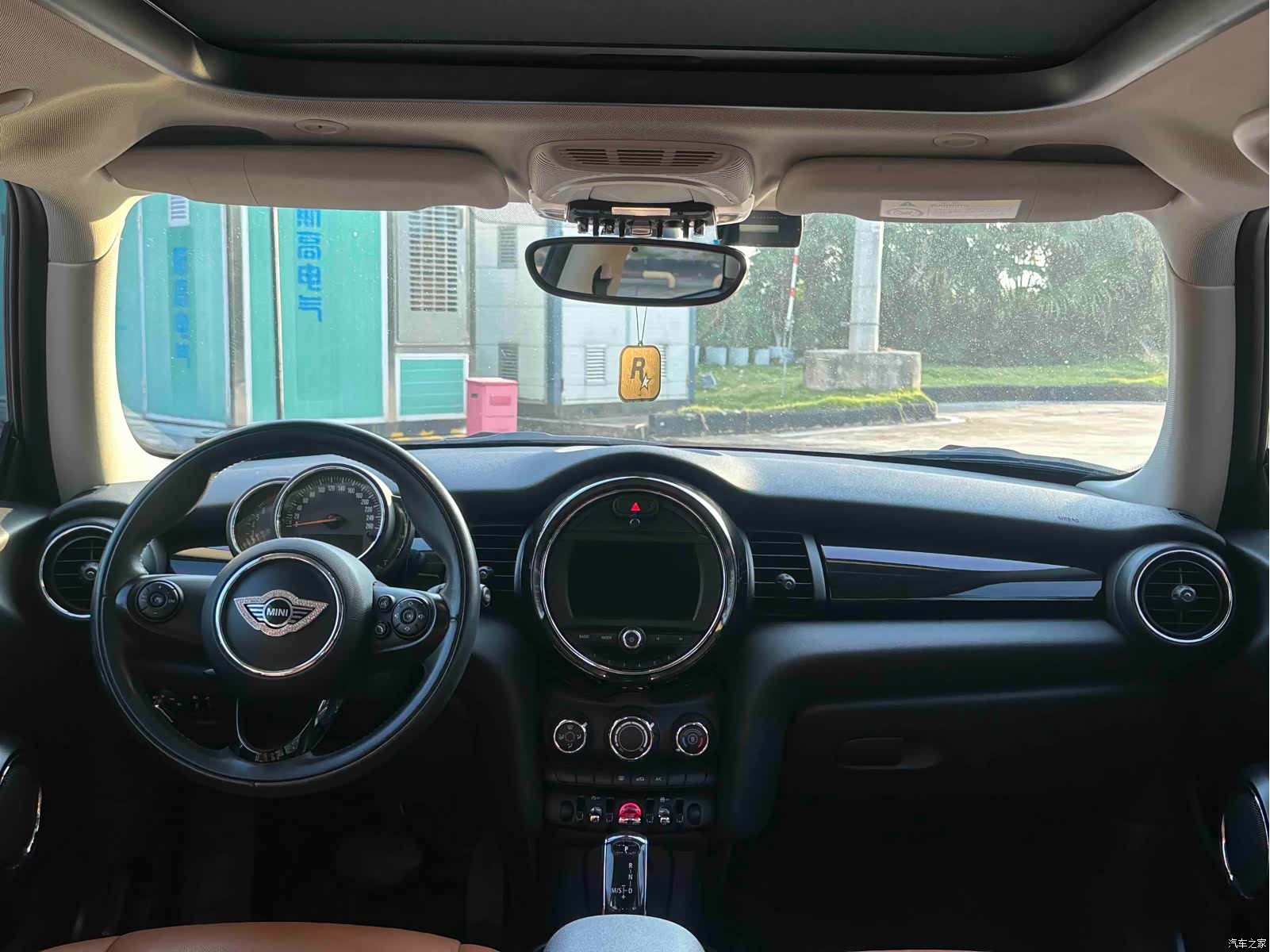 Mini ONE, 2019 7