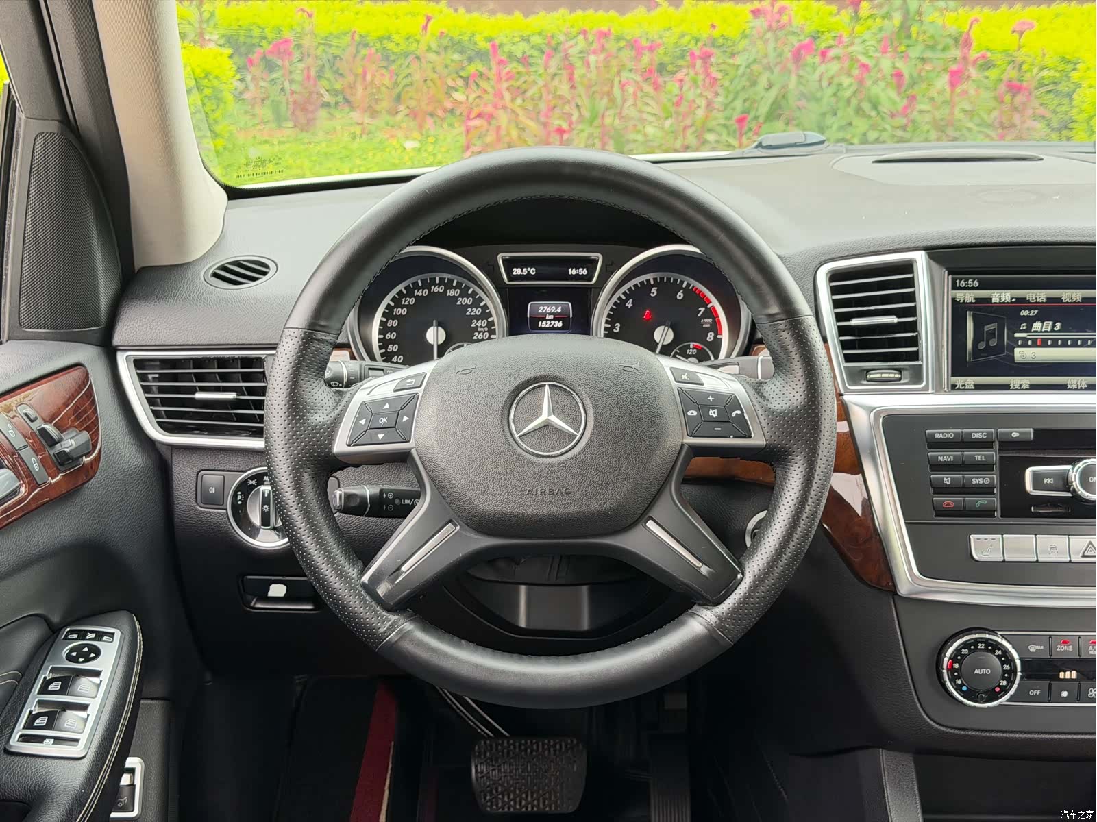 Mercedes-Benz M-Class, 2015 10