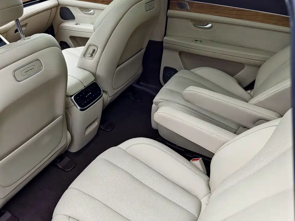 AITO Ask the world M7