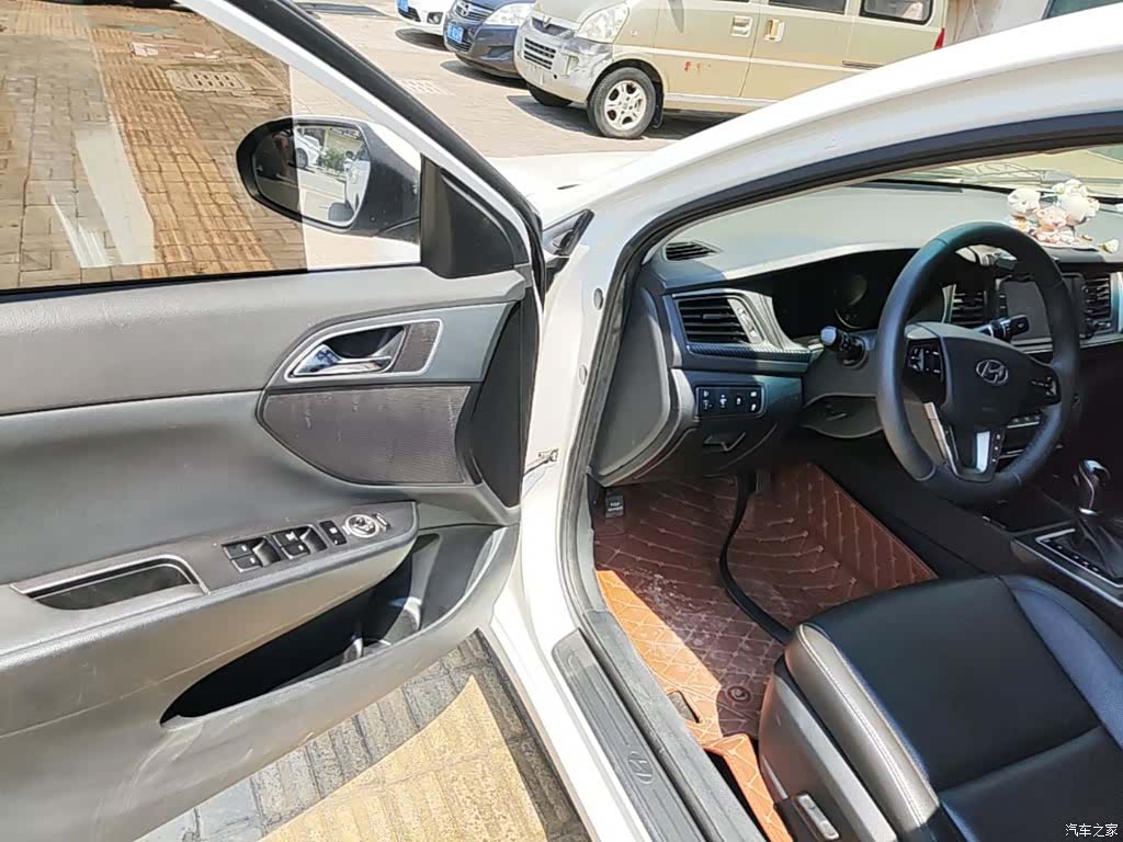 Hyundai DLX, 2017 16