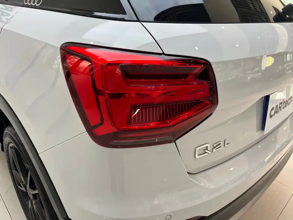 Audi Q2L Audi Q2L