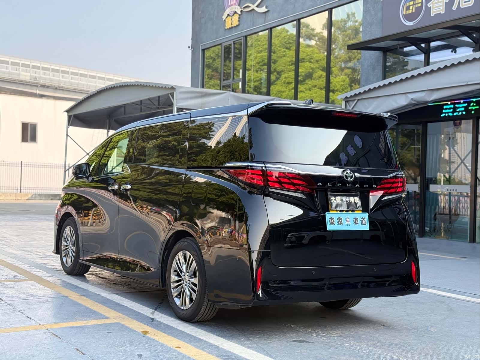 Toyota Alphard, 2025 7