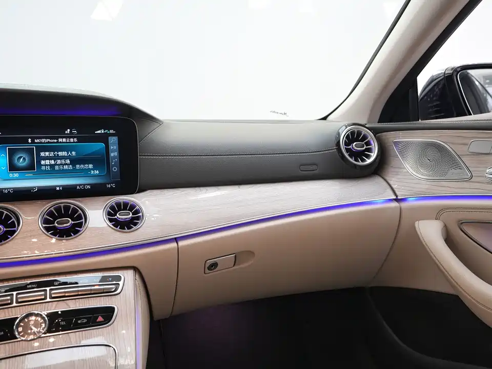 Mercedes-Benz CLS Mercedes-Benz CLS