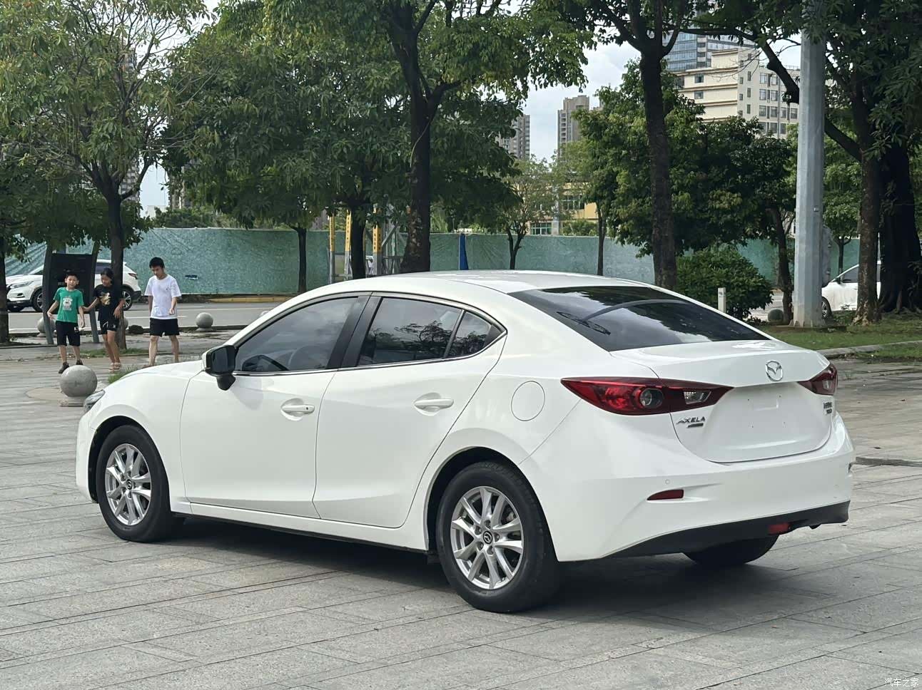 Mazda Mazda3, 2017 12
