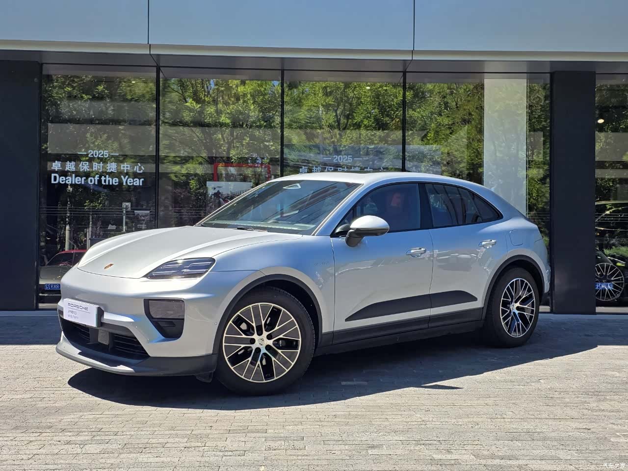Porsche Macan, 2025 1