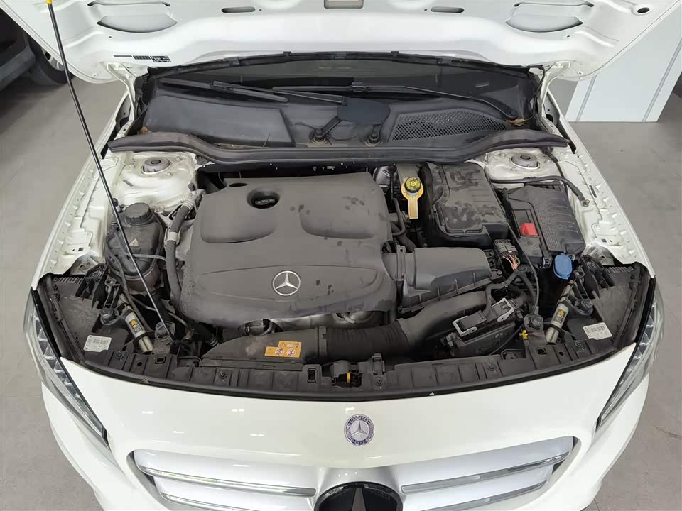 Mercedes-Benz GLA Mercedes-Benz GLA