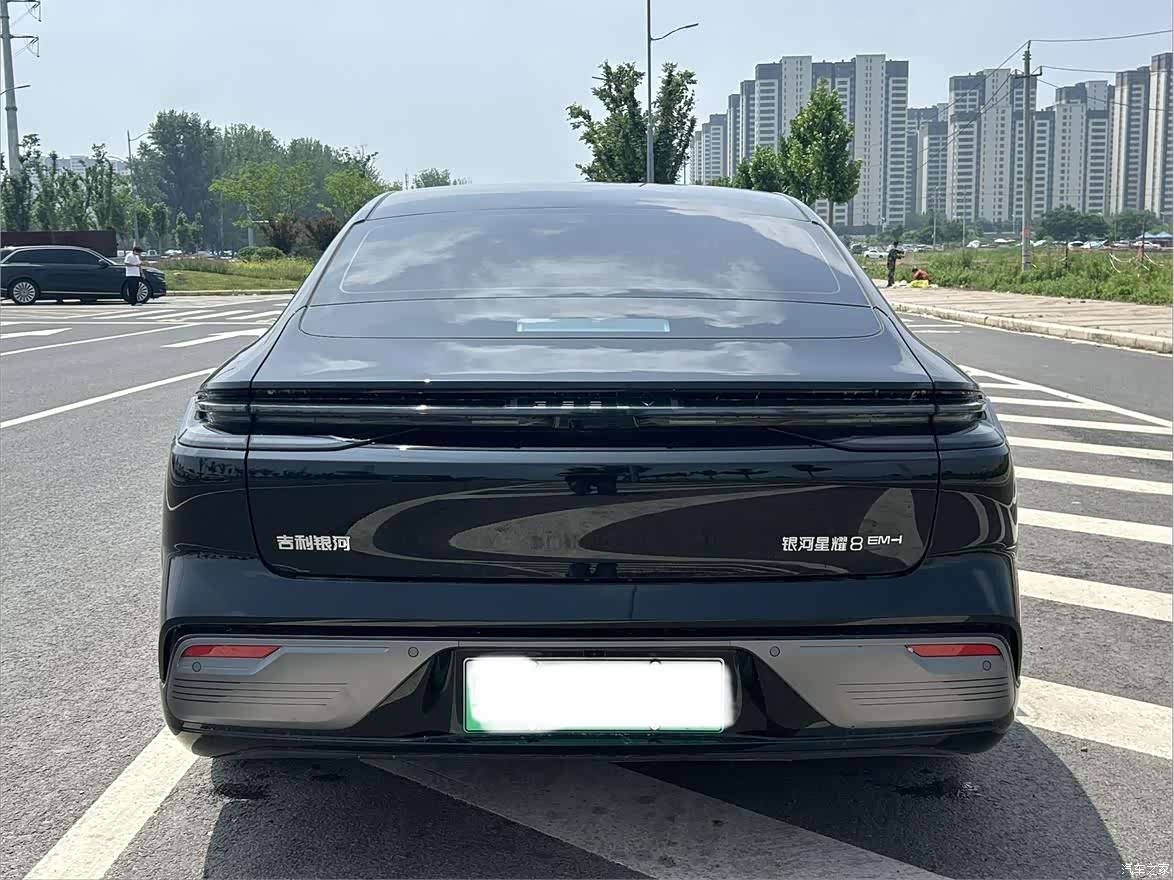 Geely 8, 2025 8