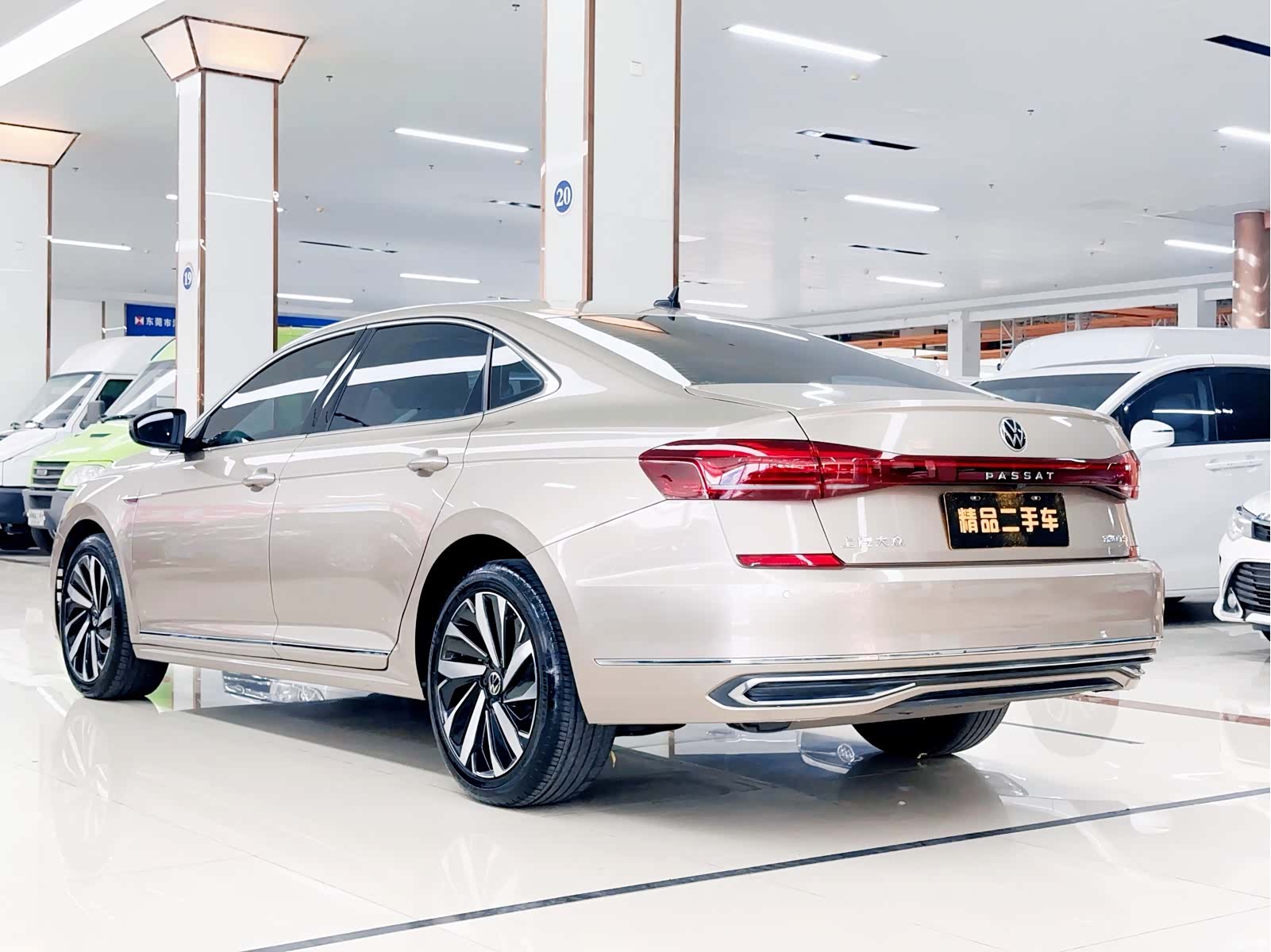 Volkswagen Passat, 2022 все фото
