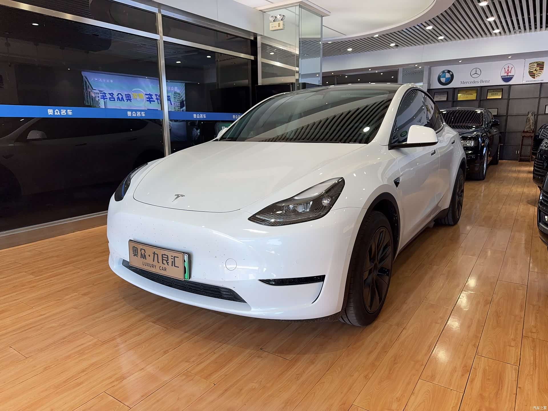 Tesla Model Y, 2023 1