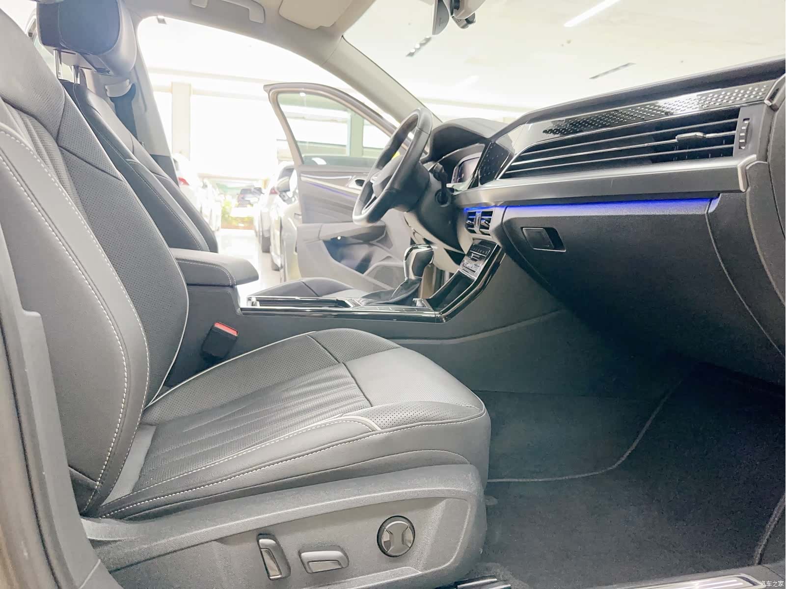 Volkswagen Passat, 2022 12