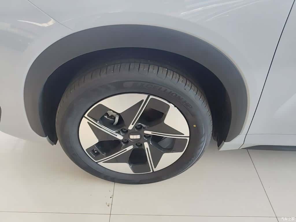 Geely Galaxy E5, 2025 23