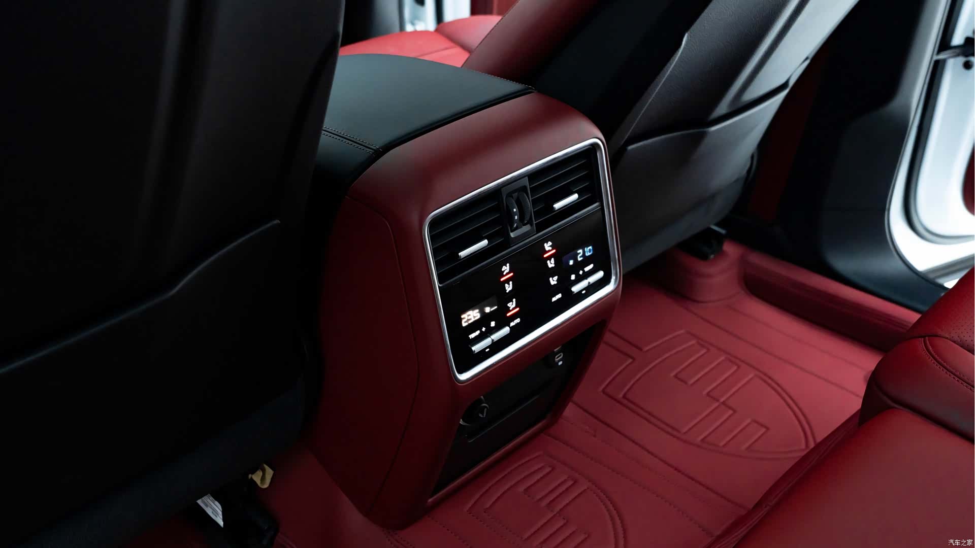 Porsche Cayenne, 2023 11