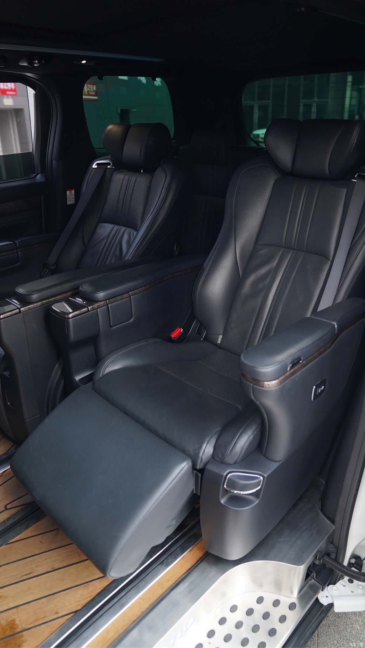 Toyota Alphard, 2022 11