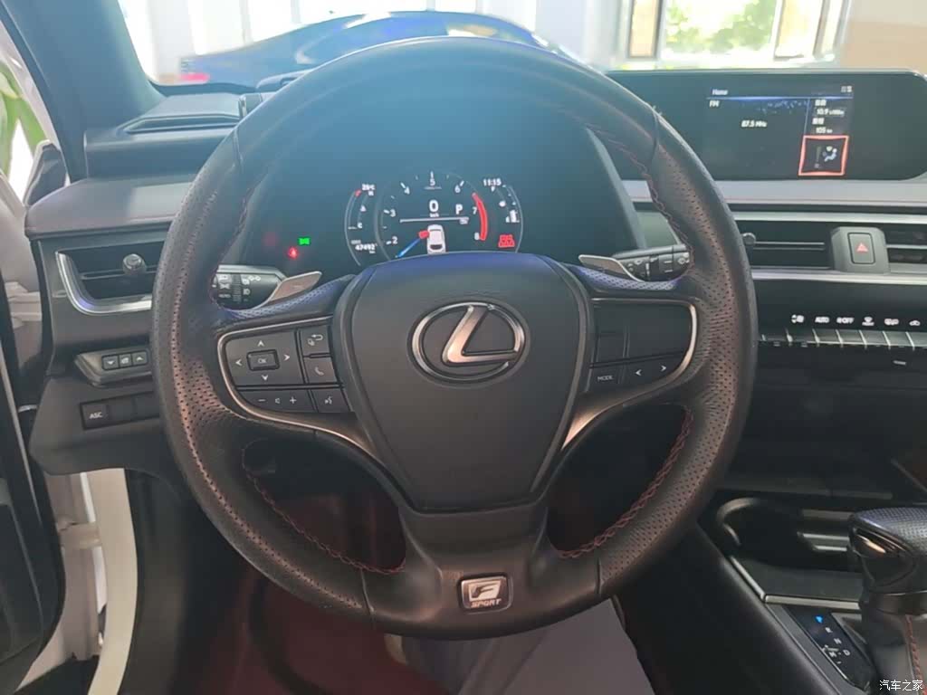Lexus UX, 2021 11