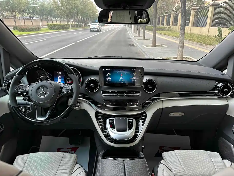 Mercedes-Benz V-class